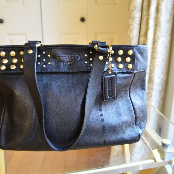 Coach black leather handbag with gold grommets - Picture 2 of 16